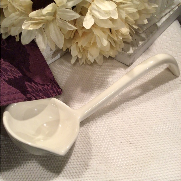 California Pottery Grape Embossed Soup Tureen - Picture 10 of 16